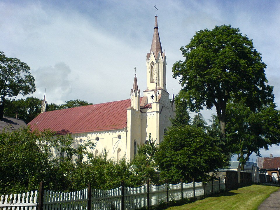 Musninkai_baznycia-fasadas-wikipedia